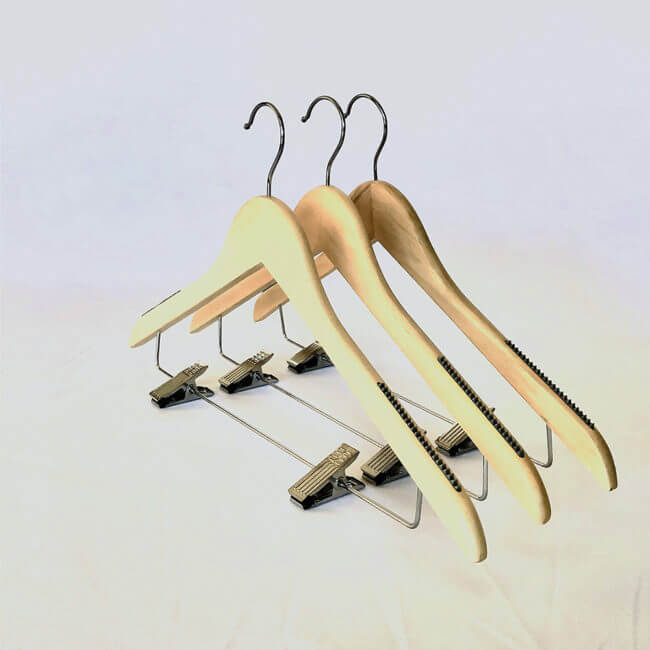 maple-wood-shirt-hanger-with-metal-clips