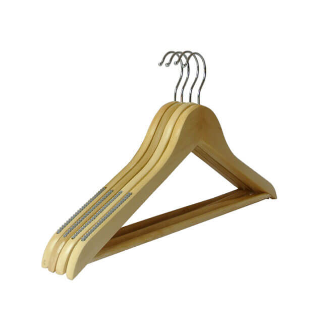 wood-hangers-clothes