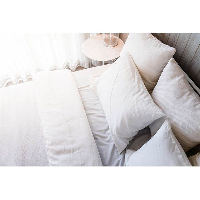 ultra-soft-&-smooth-fitted-white-satin-sheets