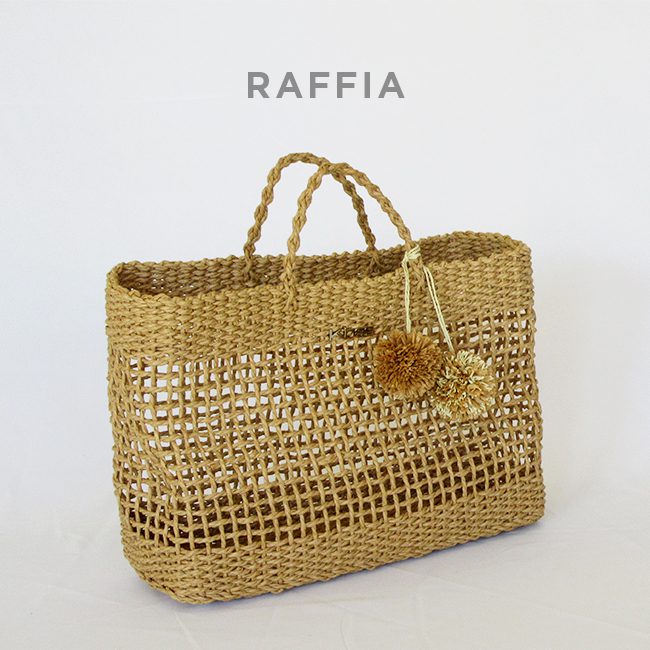 raffia-beach-bag-decorated-pom-poms