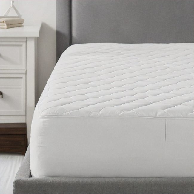 SoftGuard Waterproof Mattress Pad – quilted, hypoallergenic bedding with jacquard fabric, designed for moisture protection and comfort in Twin, Full, Queen, and King sizes.